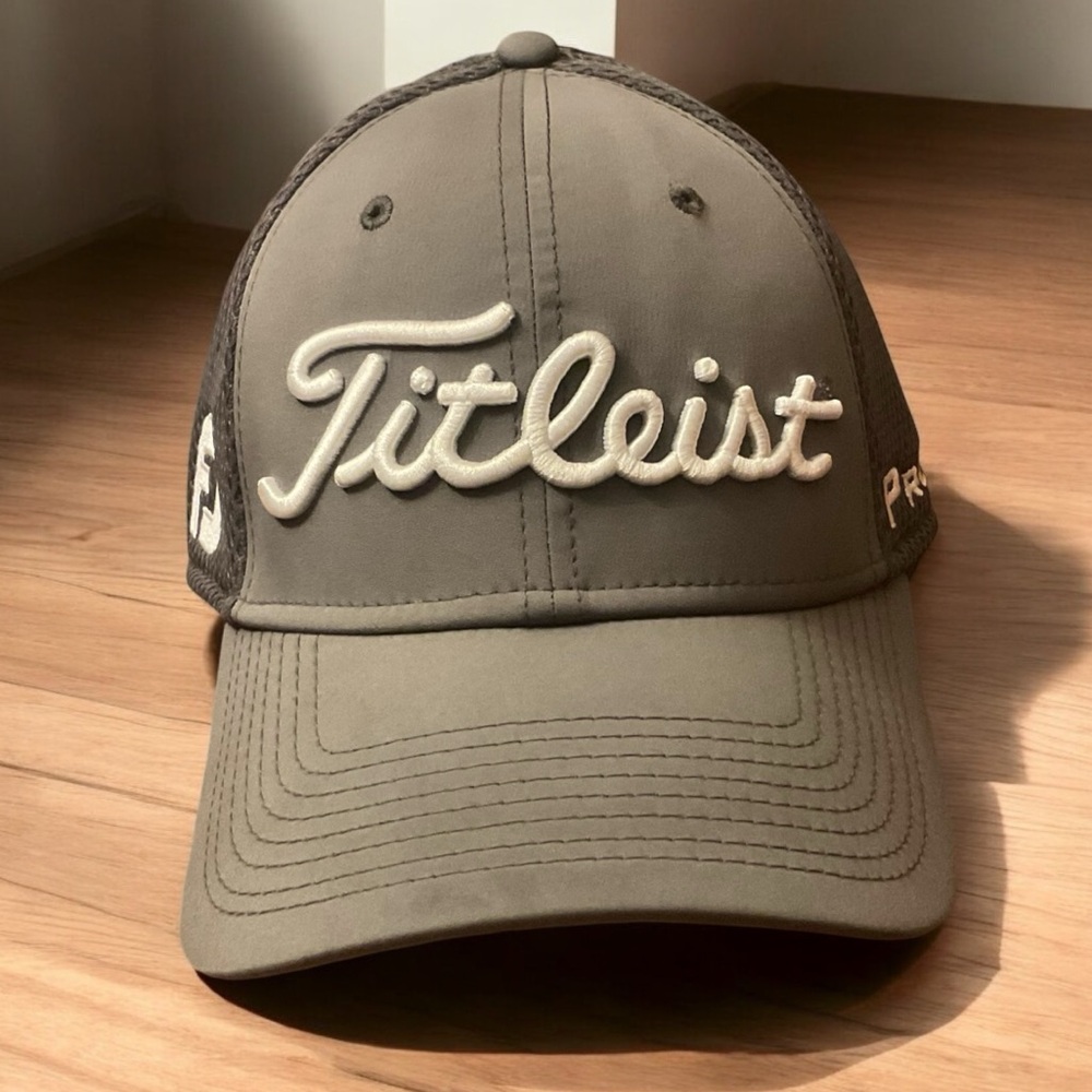 Titleist Pro V1 Front & Back Logo Embroidered Comfort Fit Spandex Cap!